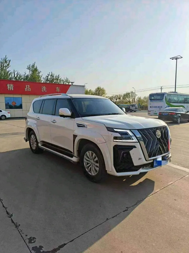 日产途乐 正面外观三