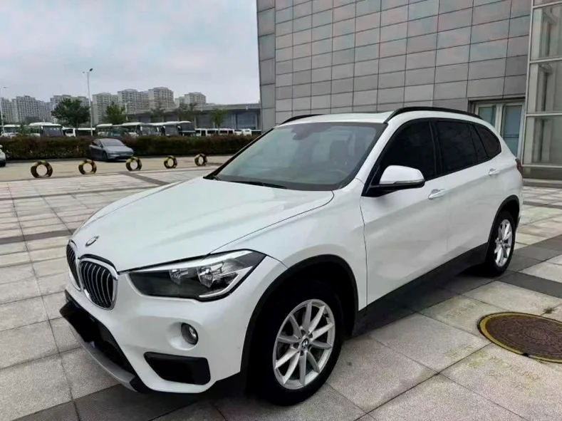 X1宝马 正面外观三