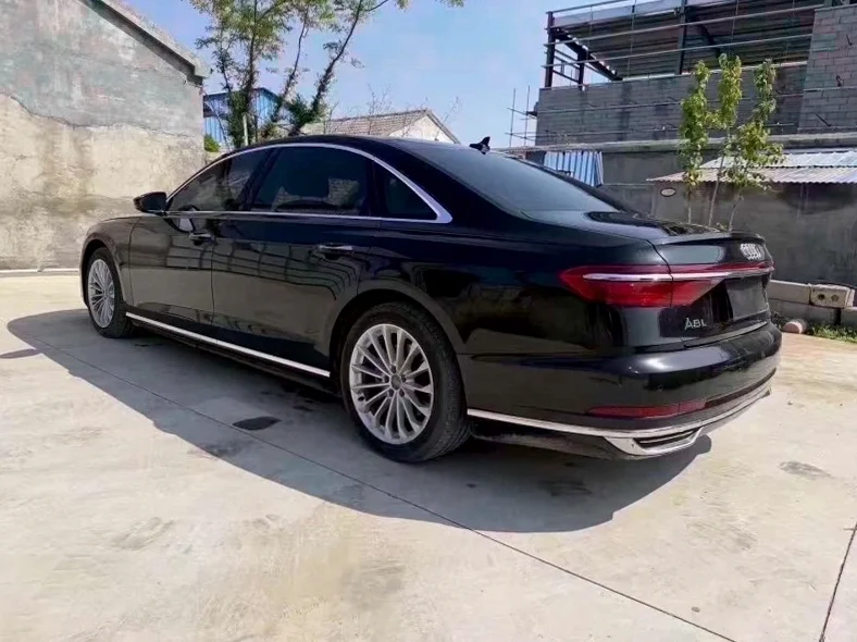 奥迪A8L 后面外观一