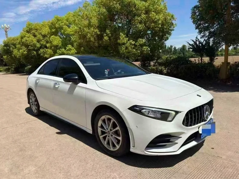 奔驰A 正面外观三