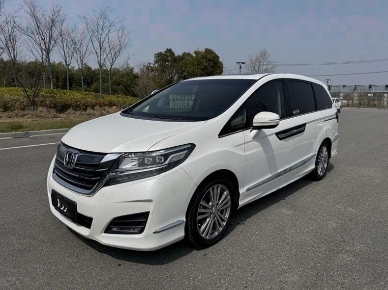 本田艾力绅 正面外观三