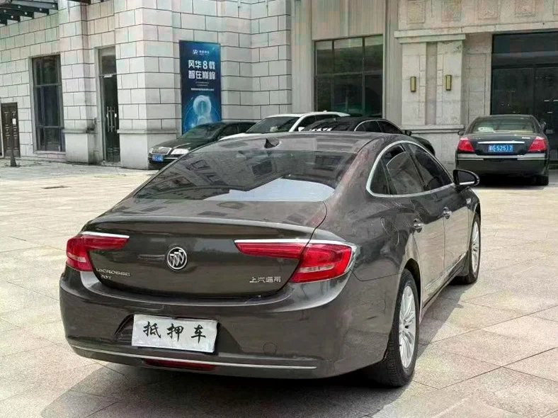 别克君越 内饰前排