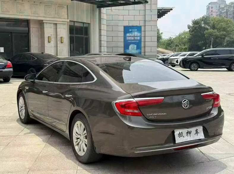别克君越 内饰后排