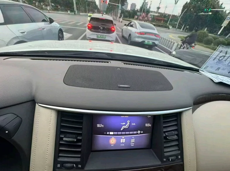 日产途乐 后面外观二