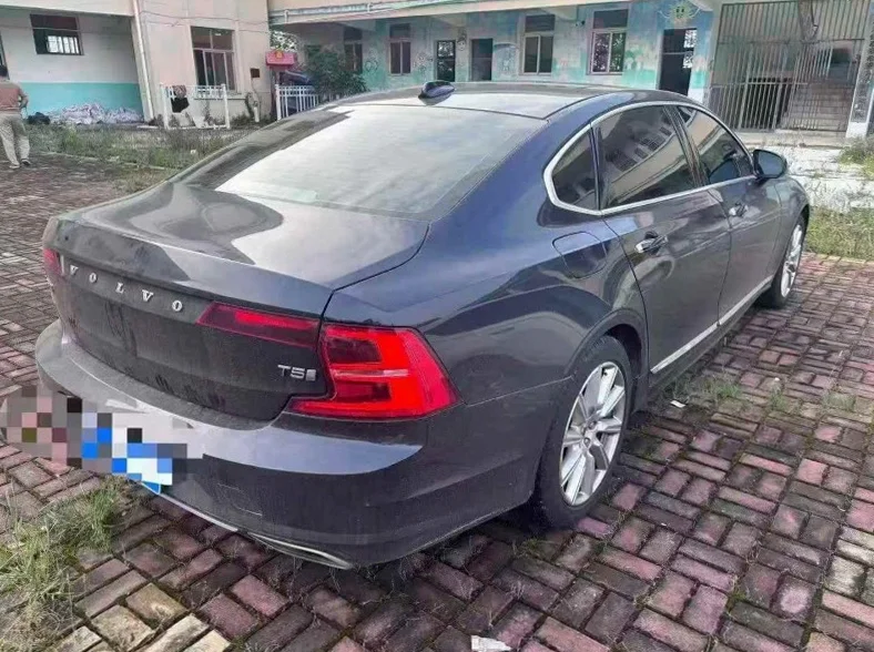 沃尔沃S90 驾驶室