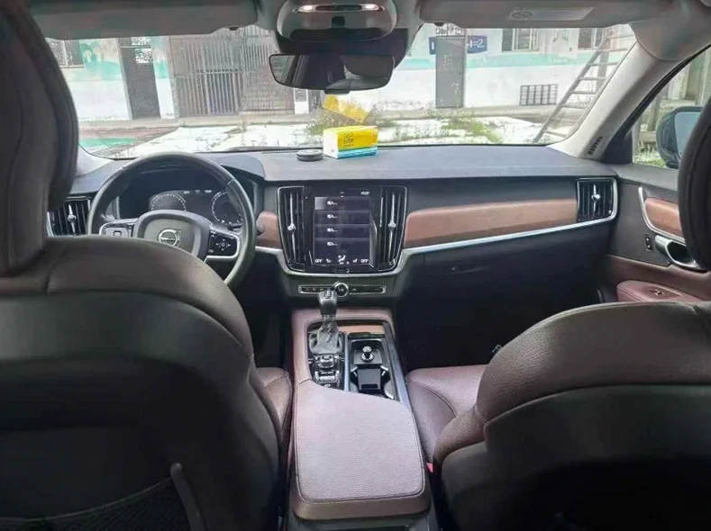 沃尔沃S90 后面外观一