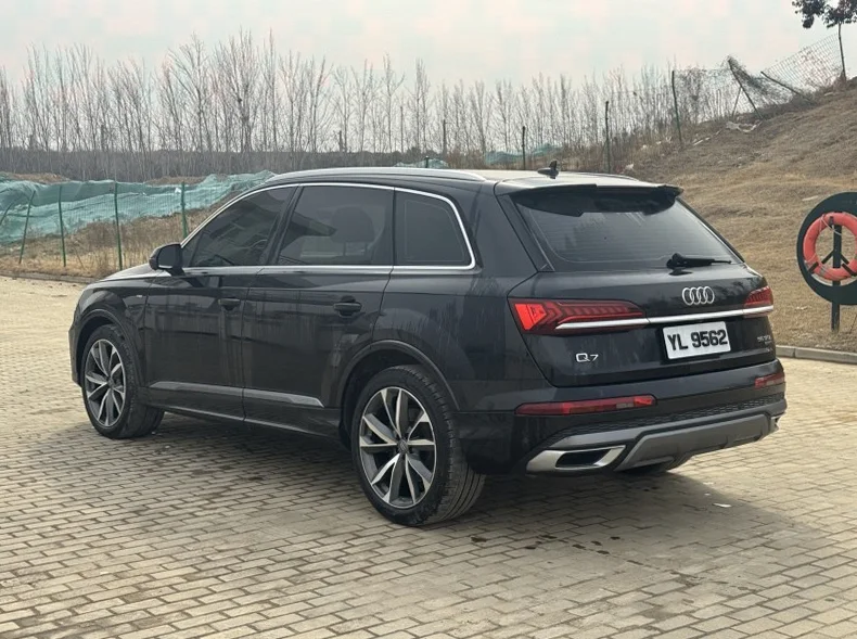 奥迪Q7 正面外观二