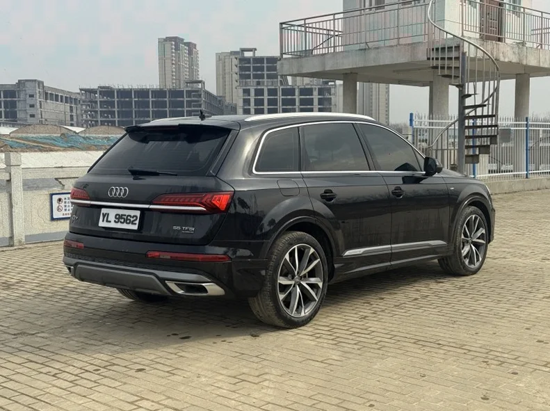 奥迪Q7 后面外观二