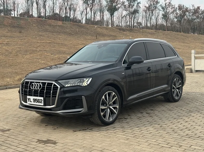 奥迪Q7 正面外观三