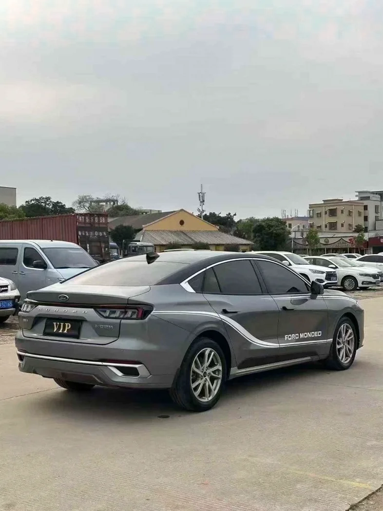 福特蒙迪欧 后面外观三