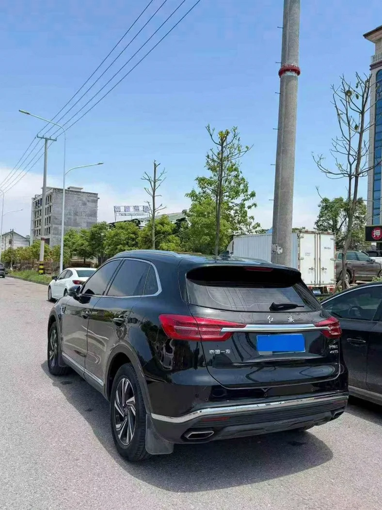 红旗HS5 驾驶室
