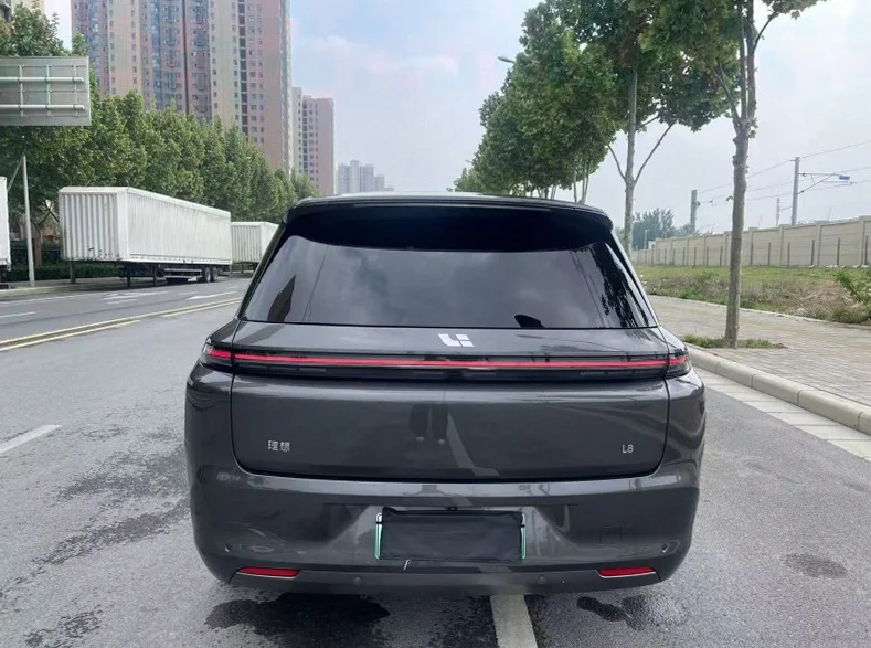 理想L8 后面外观三