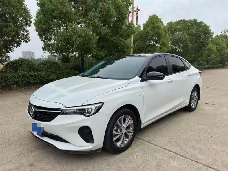 别克威朗 正面外观三