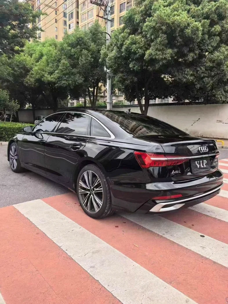 奥迪A6L 后面外观一