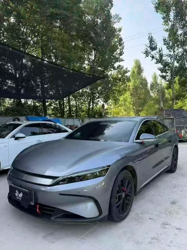 比亚迪汉 正面外观三