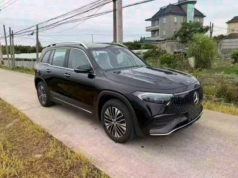 奔驰EQB 正面外观三
