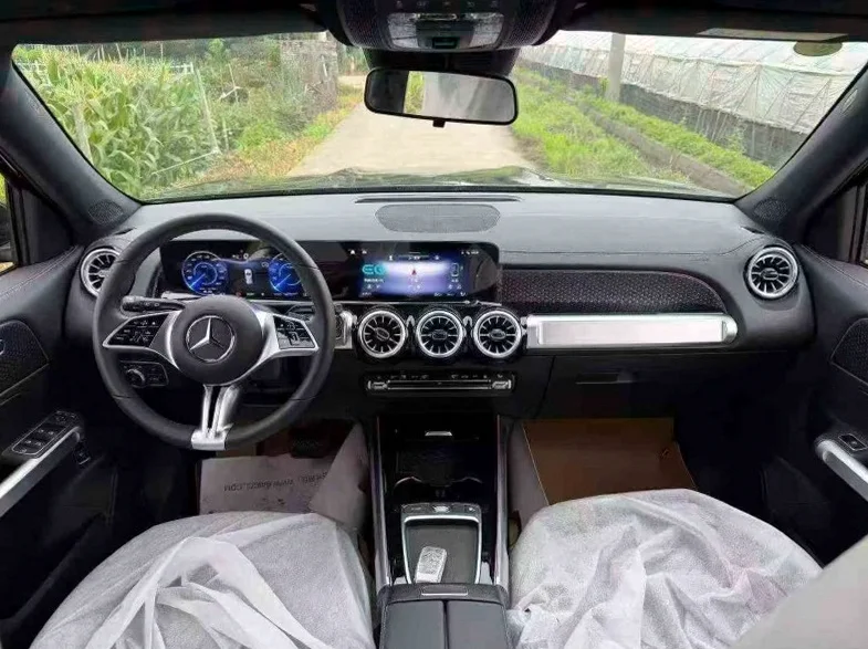 奔驰EQB 后面外观三