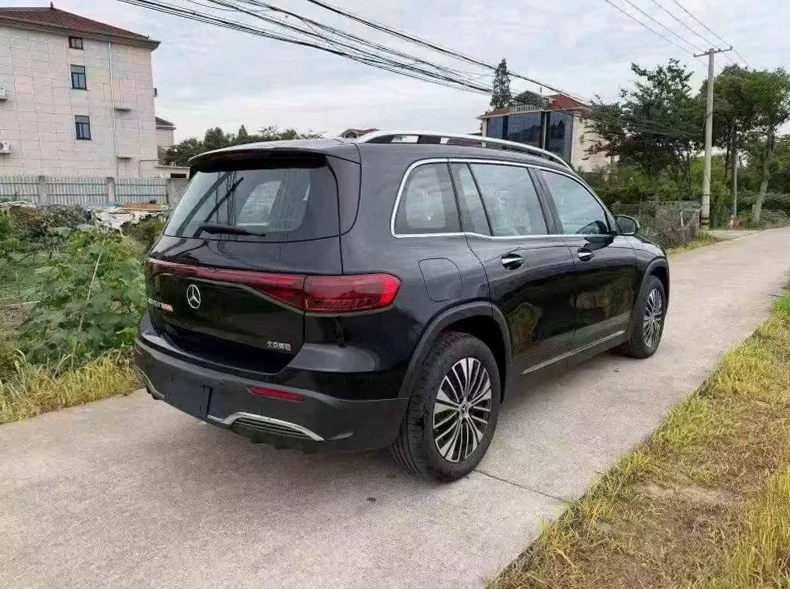 奔驰EQB 驾驶室