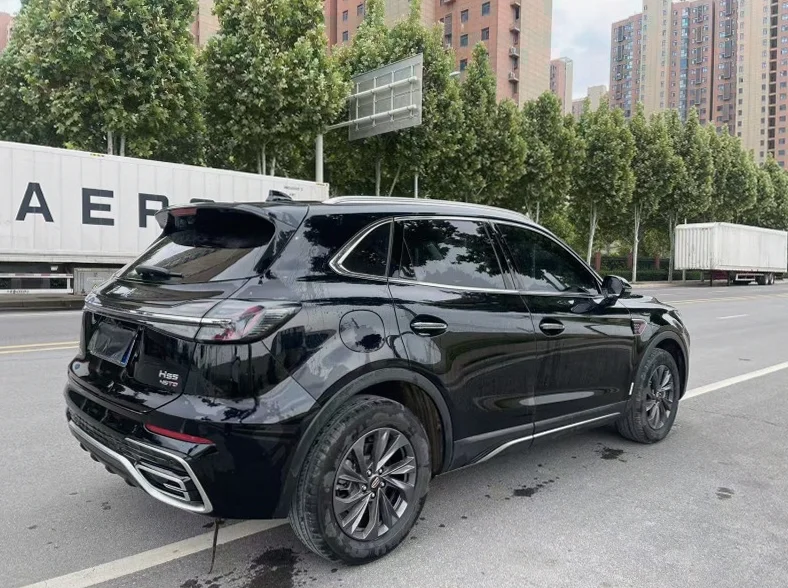 红旗HS5 后面外观三