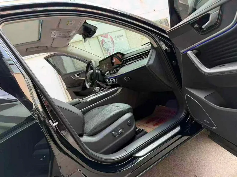 红旗HS5 后面外观三