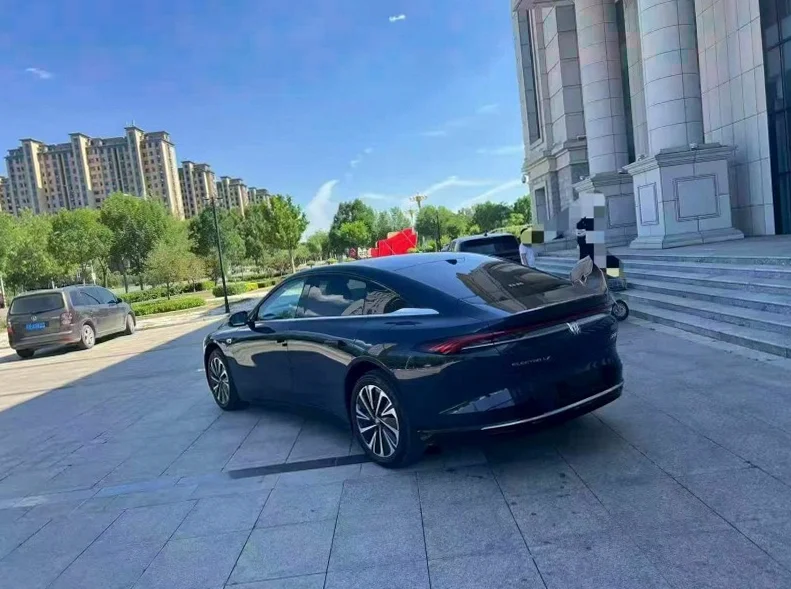 别克至境L7 后面外观二