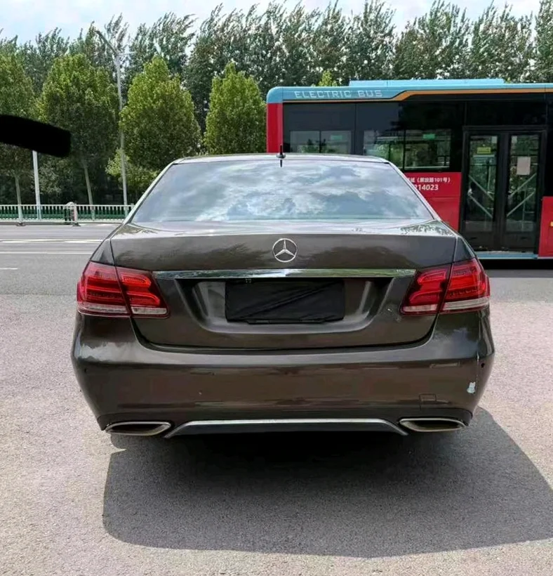 奔驰E 后面外观三