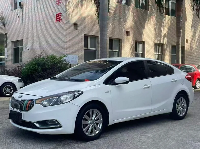 起亚K3 正面外观三