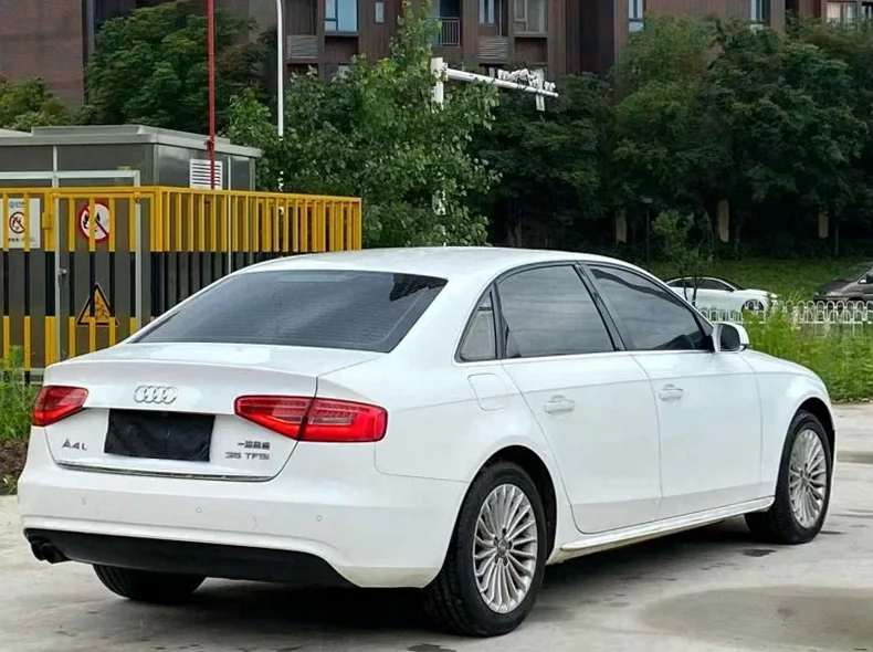 奥迪A4L 驾驶室