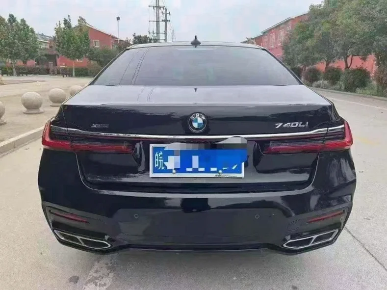 宝马7系 后面外观三