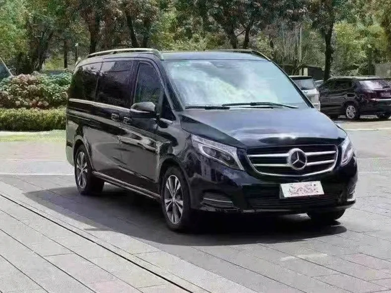 奔驰V 正面外观三