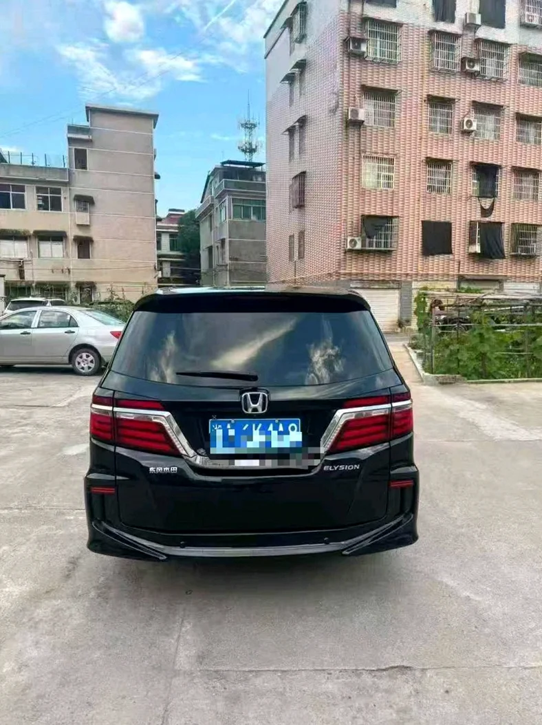 本田艾力绅 后面外观二