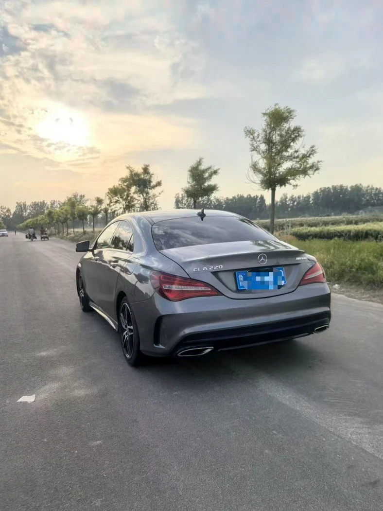 奔驰CLA 内饰前排
