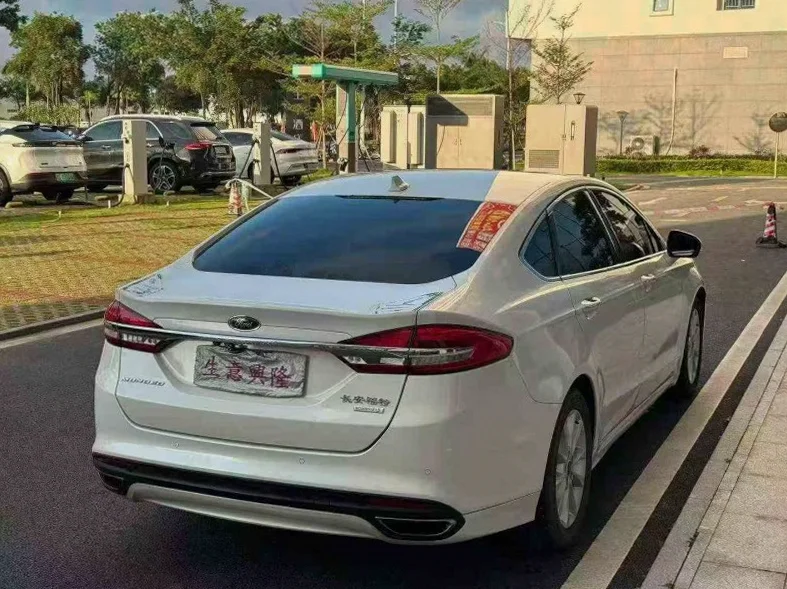 福特蒙迪欧 后面外观二