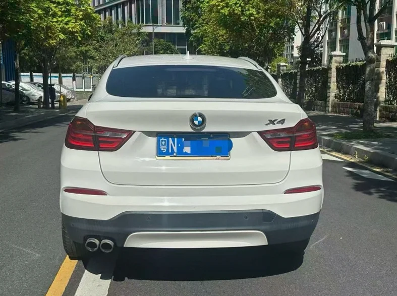 宝马X4 驾驶室