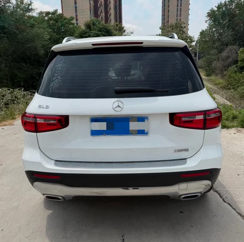 奔驰GLB 后面外观一