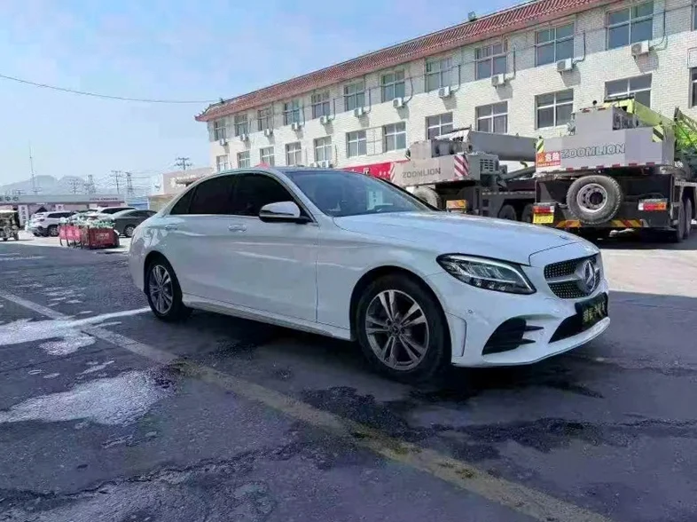 奔驰C 正面外观二