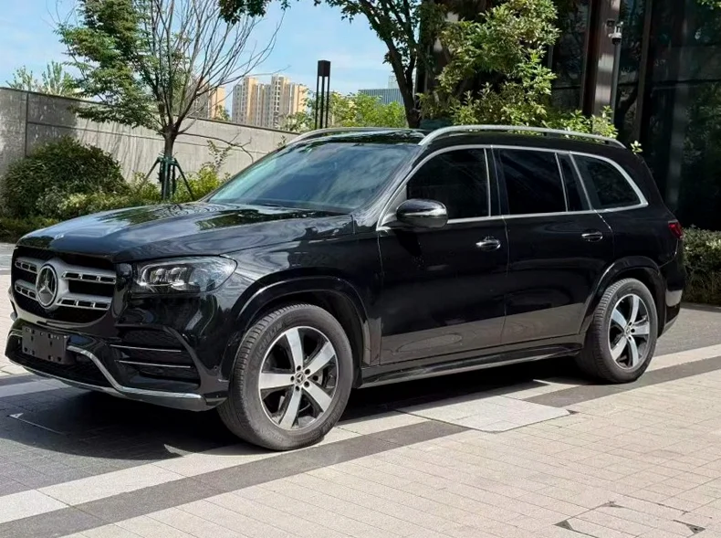 奔驰GLS 正面外观三