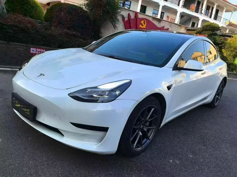 特斯拉MODEL 正面外观三