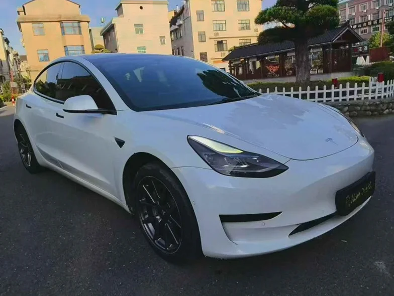 特斯拉MODEL 正面外观二