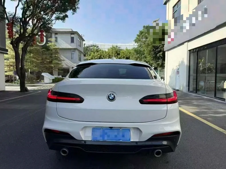 宝马X4 驾驶室