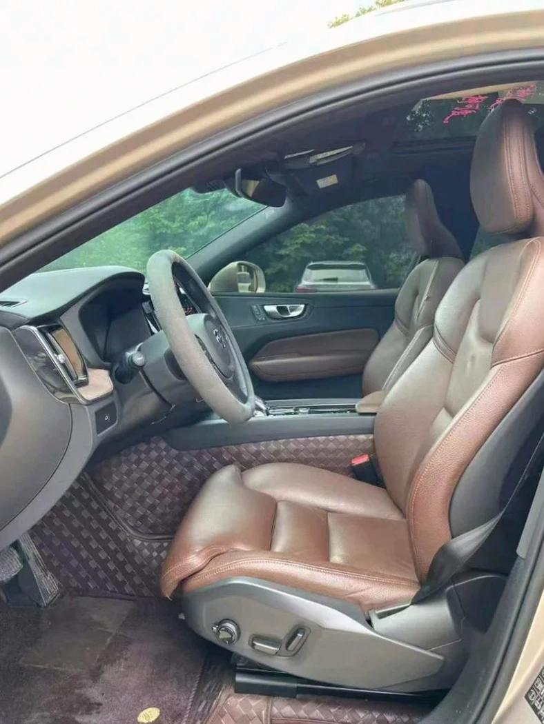 沃尔沃XC60 后面外观一