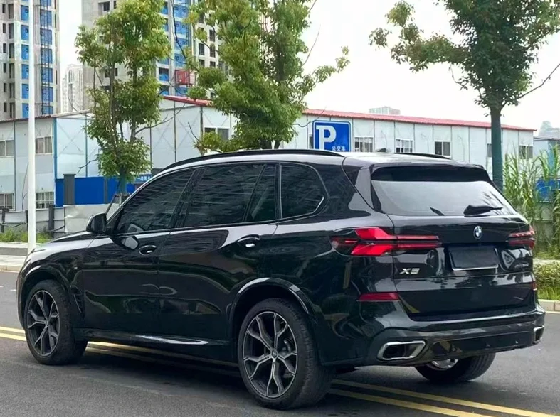 宝马X5 后面外观一