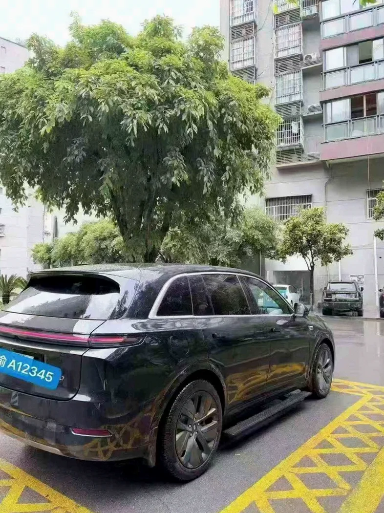 理想L7 内饰后排