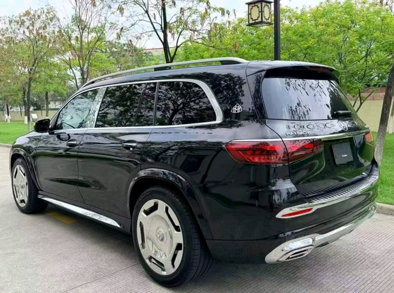 奔驰GLS 驾驶室
