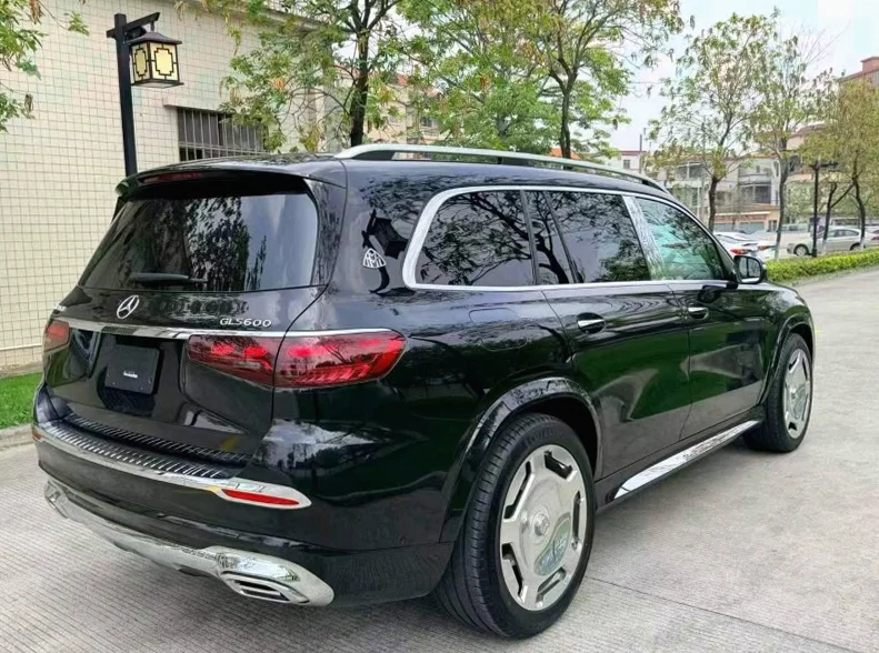 奔驰GLS 内饰后排