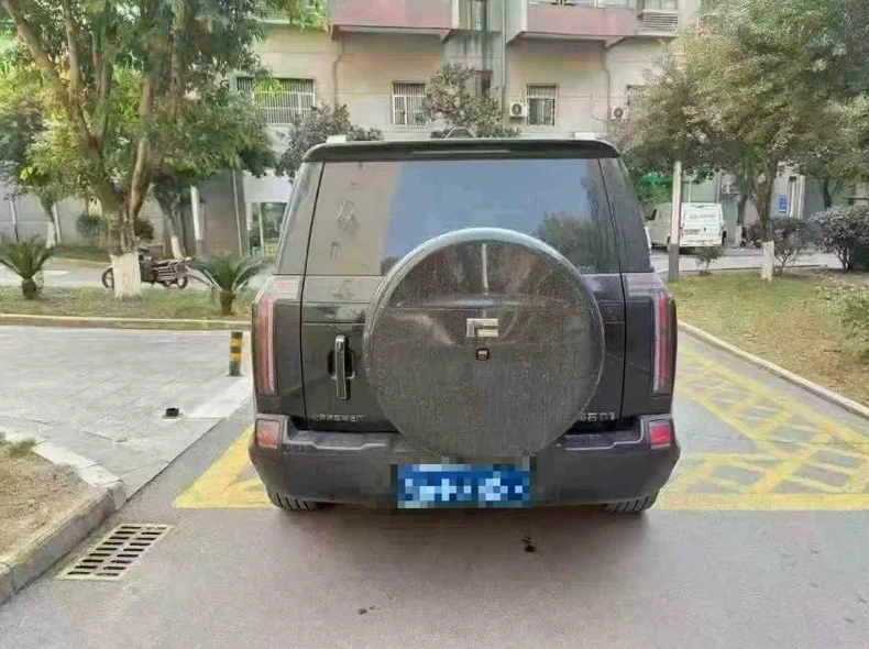 极石汽车01 正面外观二