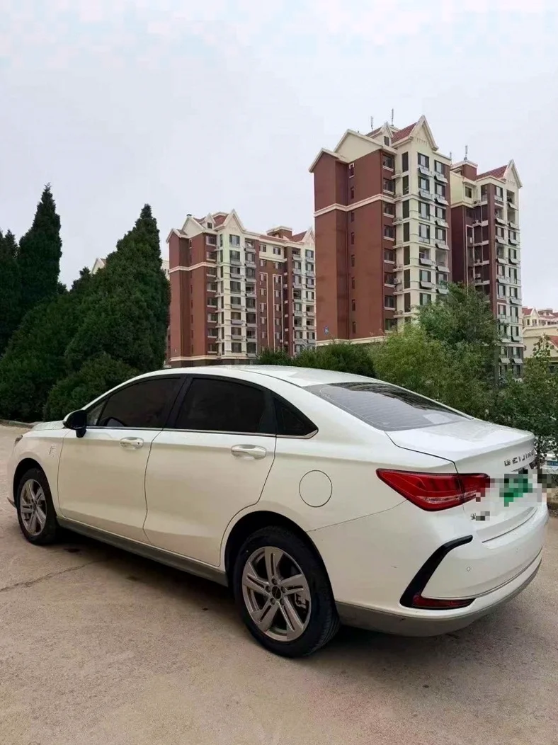 北汽新能源EU系列 正面外观三