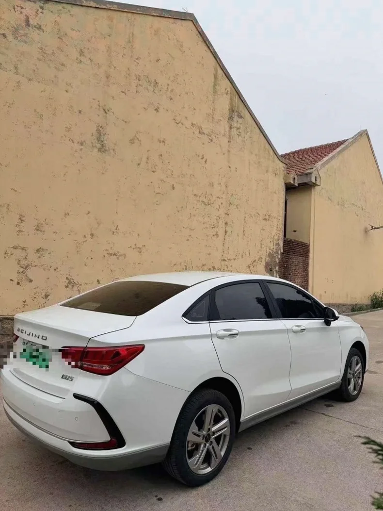 北汽新能源EU系列 后面外观一
