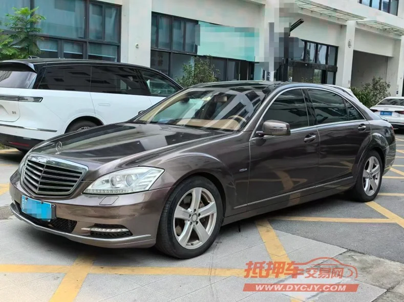 奔驰S 正面外观二