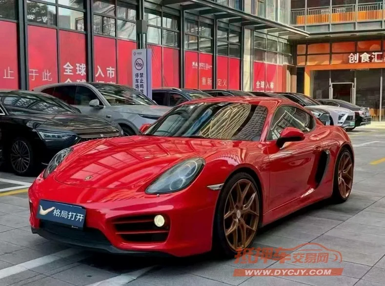 保时捷卡曼 正面外观三